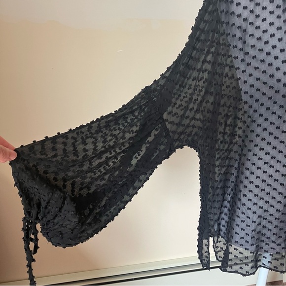 Alice + Olivia Black Long Sleeve Sheer Textured Wide Sleeve Blouse size XS - Picture 3 of 5